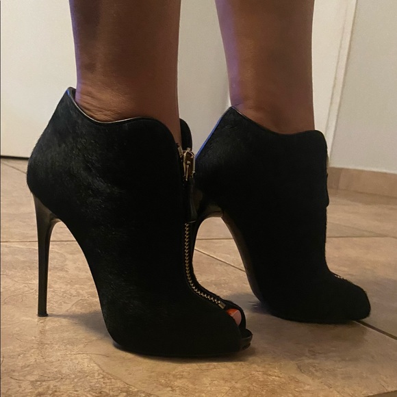 Tom Ford black pony hair stiletto booties - Picture 9 of 10